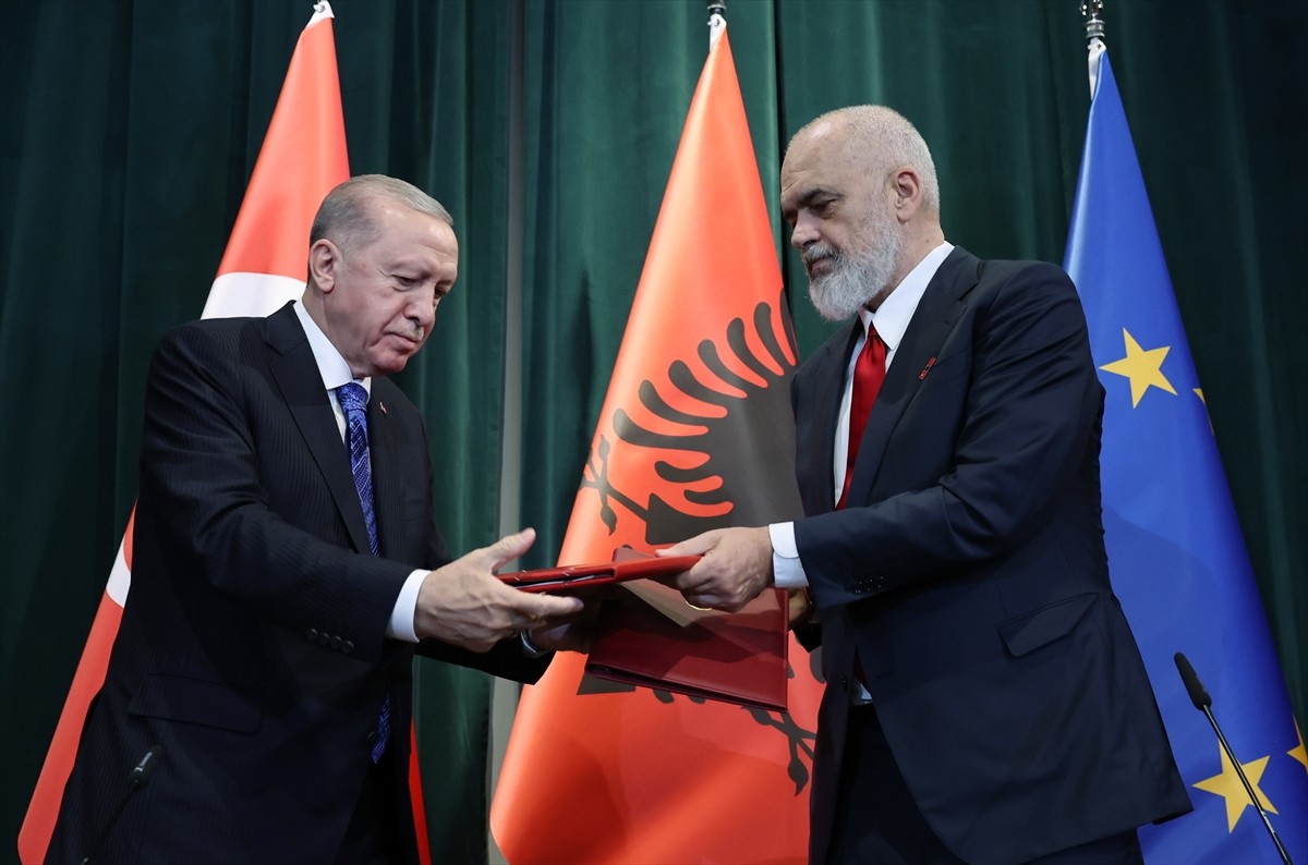 Türkiye ile Arnavutluk arasında işbirliği, iletişim, eğitim ve tarım alanında 4 anlaşmaya imza...