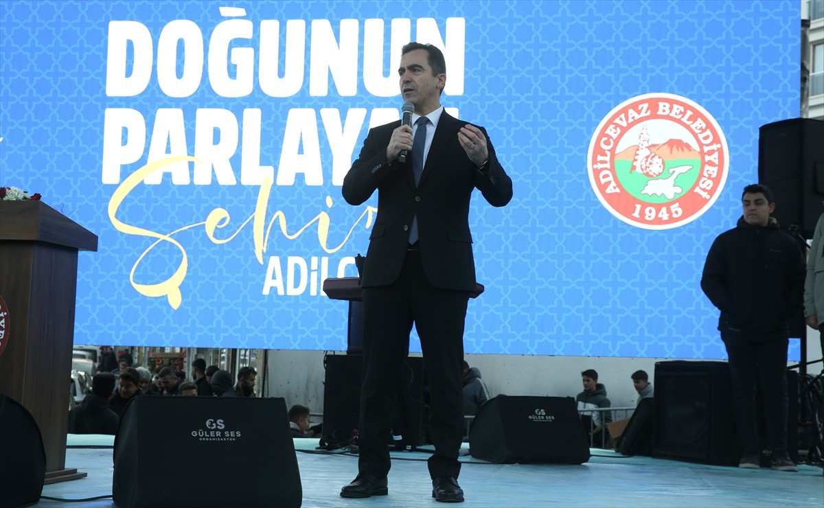 Bitlis'in Adilcevaz ilçesinde altyapı çalışmalarının tamamlanmasının ardından doğal gaz...