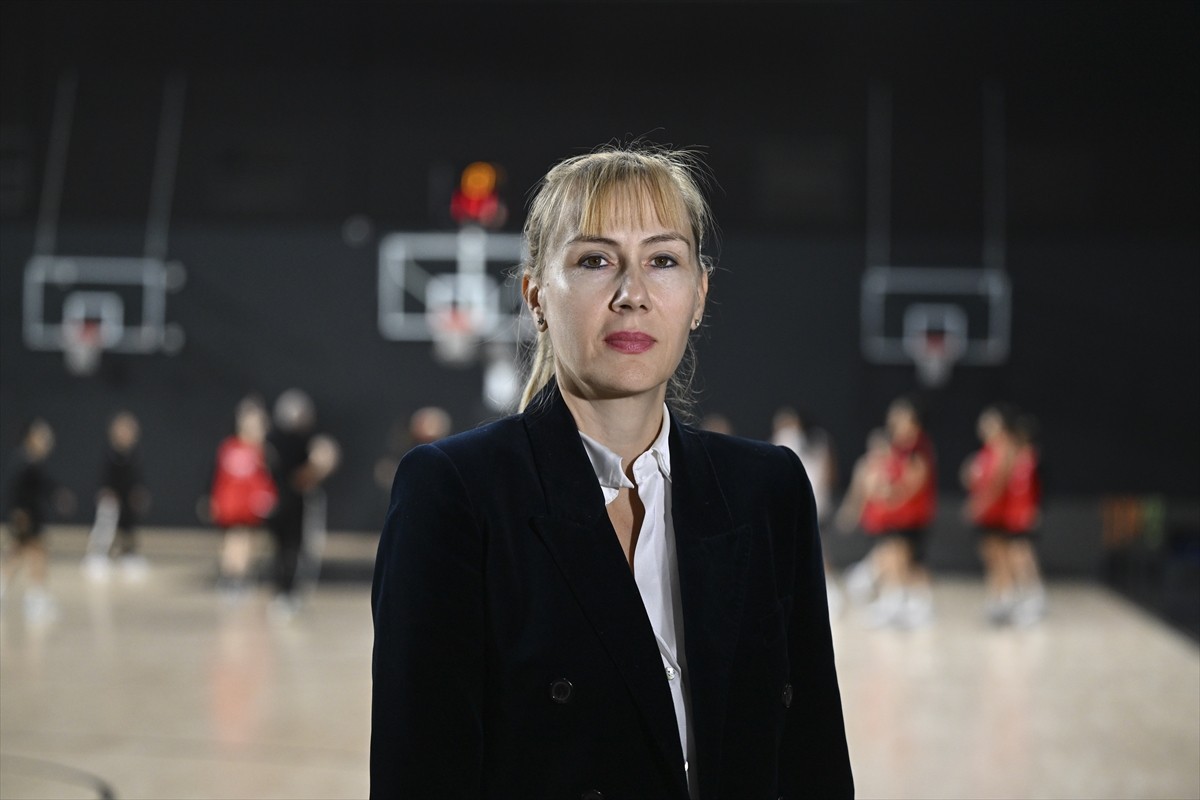 TBF Yönetim Kurulu Üyesi Gülşah Akkaya, Basketbol Gelişim Merkezi'ndeki A Milli Kadın Basketbol...