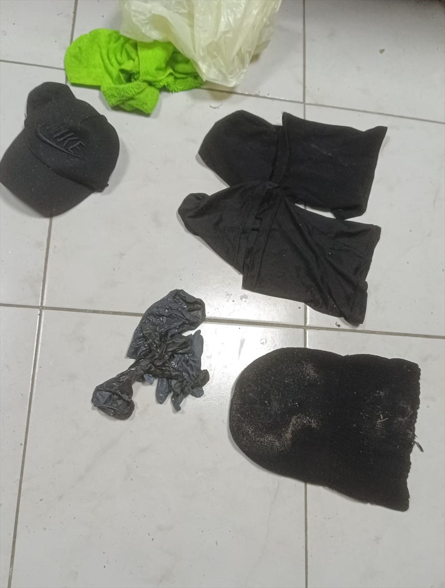 Adana'da iki iş yerinin kurşunlanmasıyla ilgili aranan 3 şüpheli yakalandı. Adreslerde yapılan...