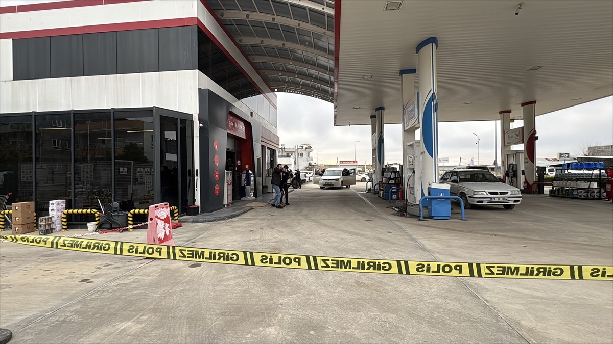 Adıyaman polis ekipleri tarafından bir petrol istasyonunda rehine kurtarma tatbikatı...