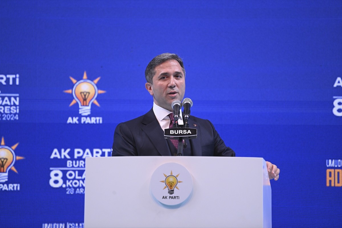 AK Parti Bursa İl Başkanı Davut Gürkan, Tofaş Spor Salonu'nda düzenlenen  AK Parti Bursa 8. Olağan...