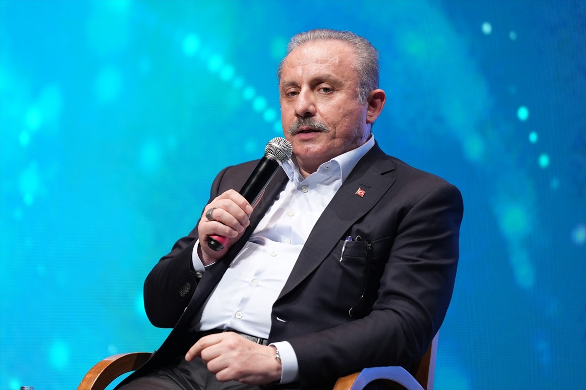 AK Parti Grup Başkanvekili Abdulhamit Gül, Ankara'da 7 Ekim'de 94 yaşında hayatını kaybeden Kutan...