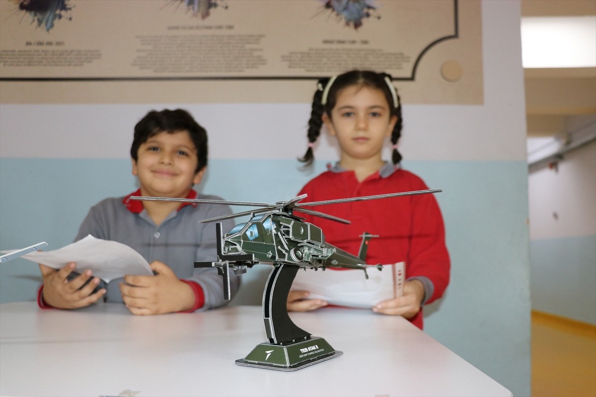 Amasya'da ilkokul öğrencilerine Yerli Malı Haftası dolayısıyla, Türk Havacılık ve Uzay Sanayii...