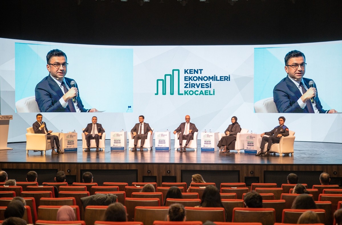 Anadolu Ajansının (AA) düzenlediği "Kocaeli Kent Ekonomileri Zirvesi", Sanayi ve Teknoloji...