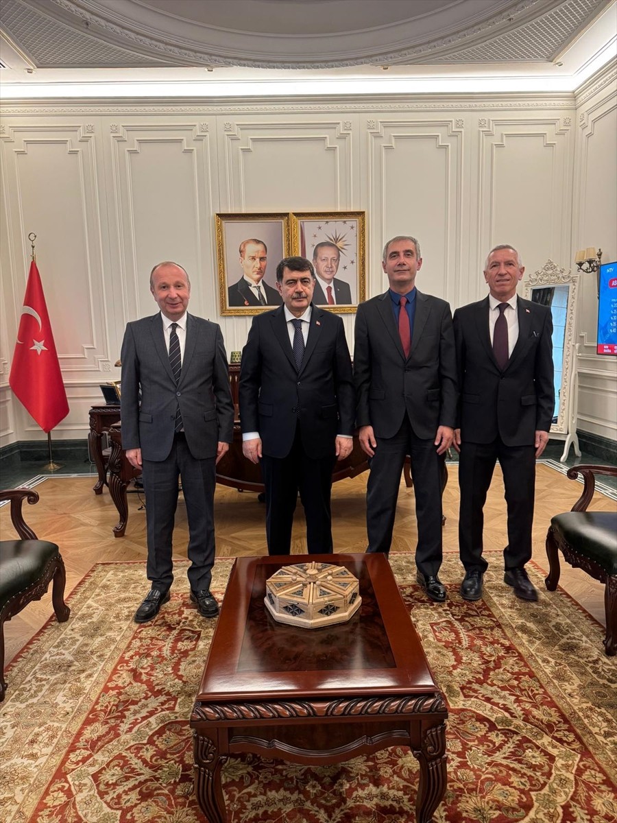 Ankara Valisi Vasip Şahin, Türkiye Atletizm Federasyonu (TAF) Başkanı Ahmet Karadağ ve yönetim...