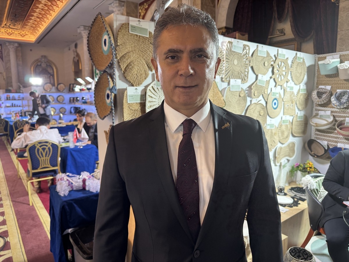 Antalya'da düzenlenen 14. Uluslararası Ev ve Mutfak Eşyaları Üretici ve Marka Zirvesi'nde yerli...