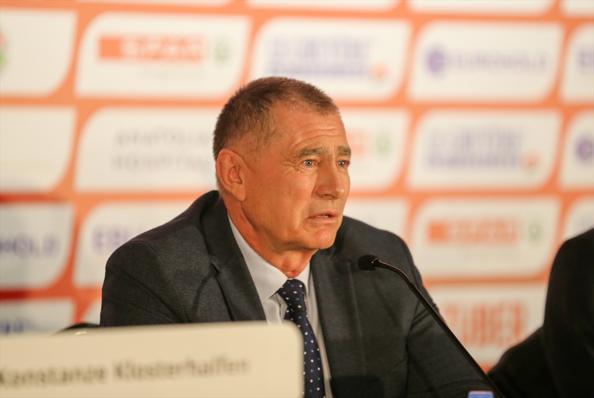 Avrupa Kros Şampiyonası, 39 ülkeden 600 civarında sporcunun katılımıyla yarın Antalya'da...