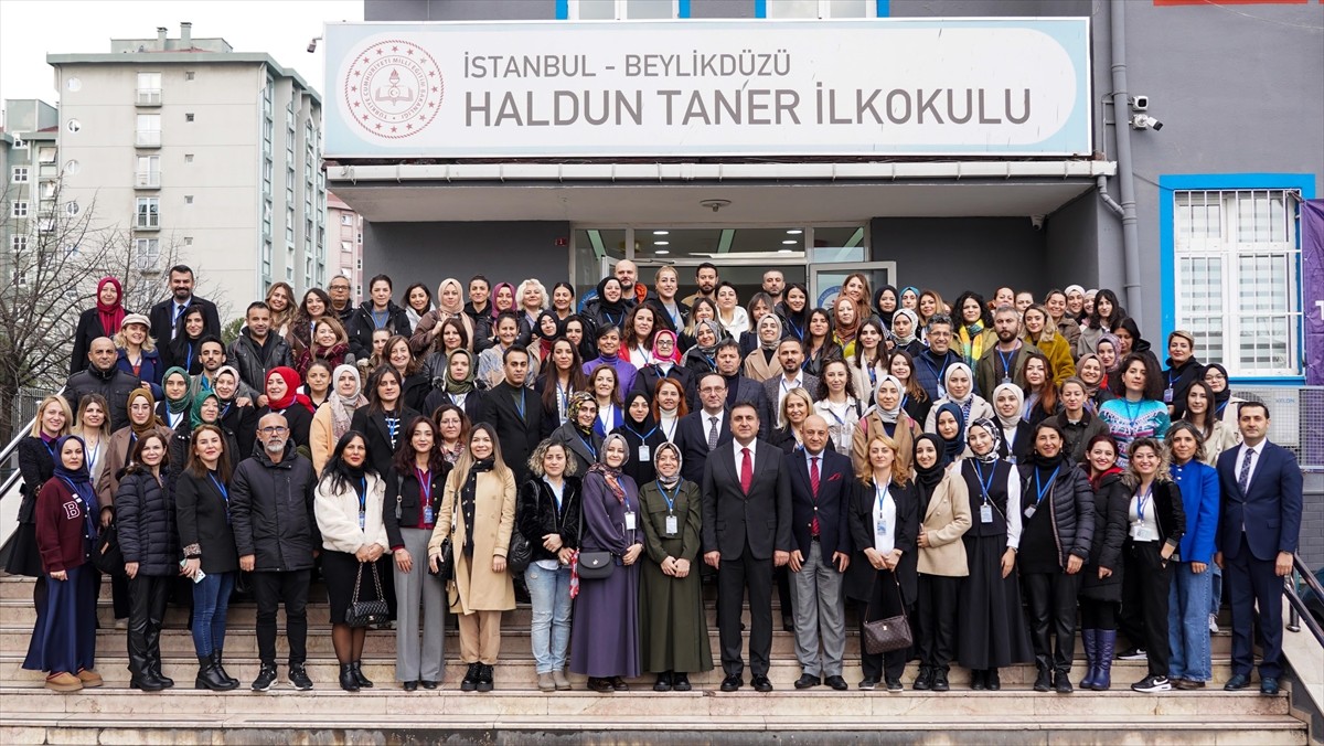 Beylikdüzü'nde, öğretmenlerin okuryazarlığına katkı sağlamak ve uyum sürecini geliştirmek için...