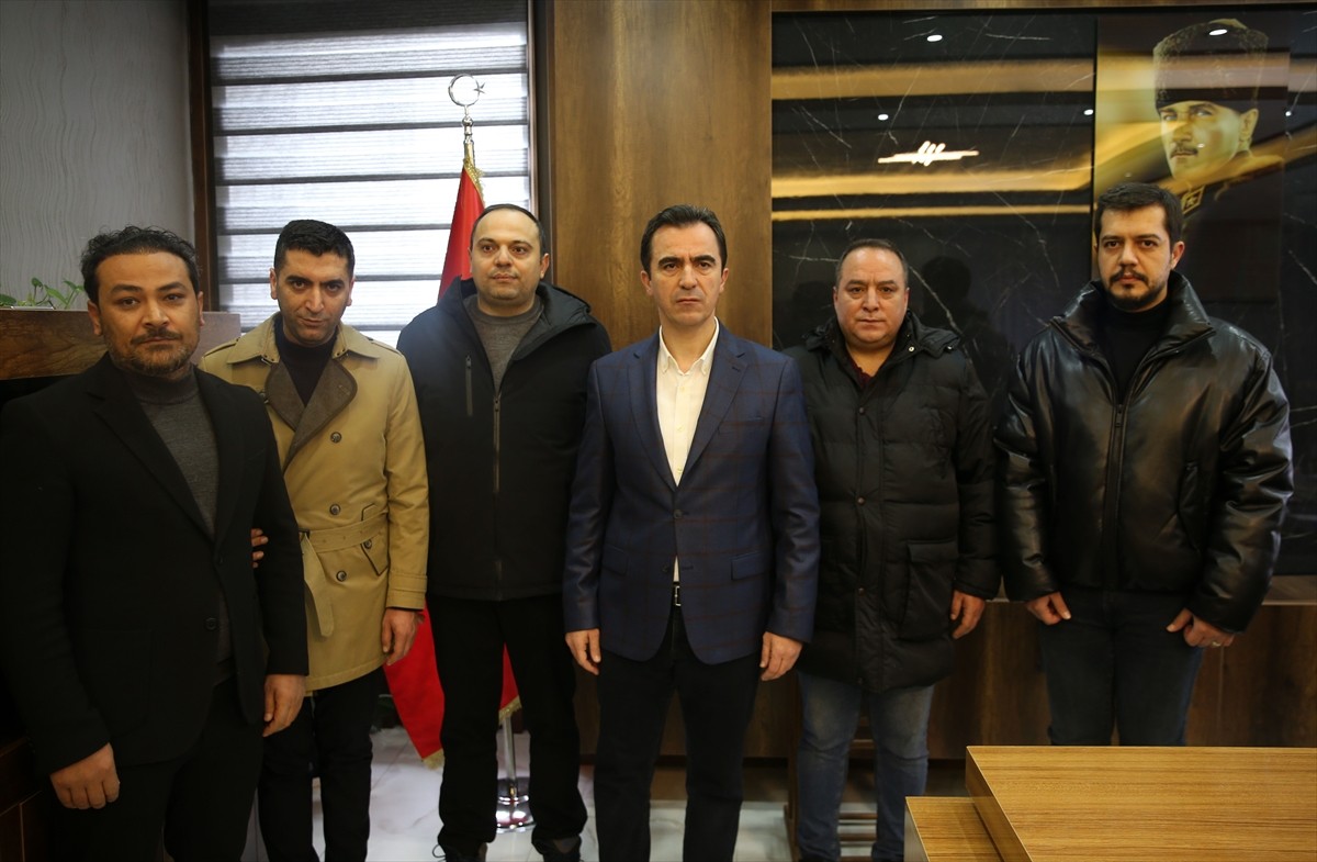 Bitlis'in Tatvan ilçesinde 20 aracın karıştığı zincirleme trafik kazasında 33 kişi yaralandı....