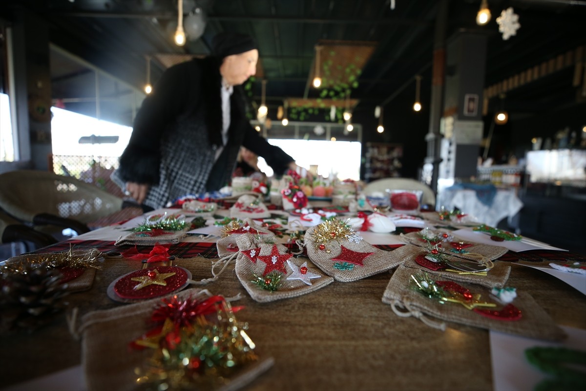 Bursa'nın İznik ilçesinde yaptıkları el emeği ürünleri kazanca dönüştürmek için kooperatifleşen...