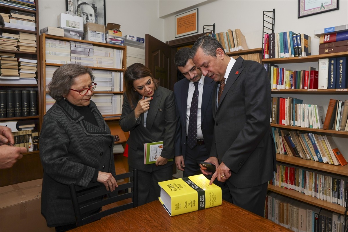 CHP Genel Başkanı Özgür Özel, Dil Derneğine ziyarette bulundu.