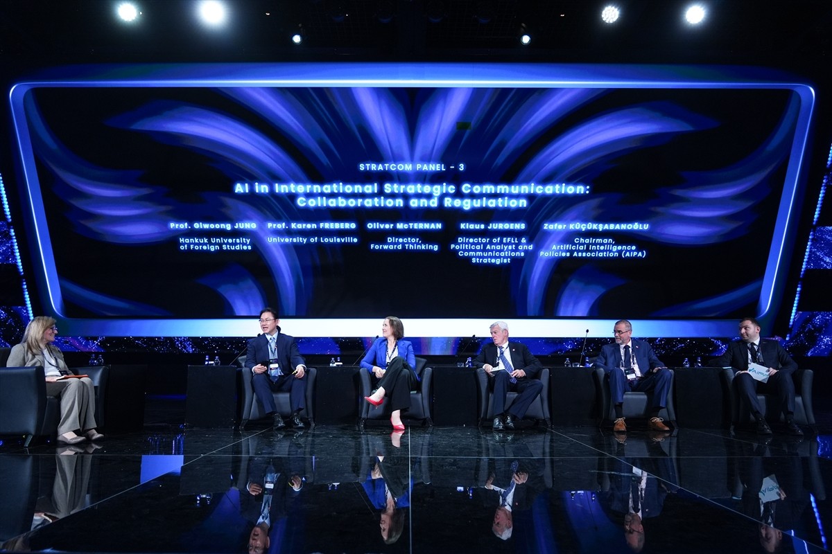 Cumhurbaşkanlığı İletişim Başkanlığınca "İletişimde Yapay Zeka: Eğilimler, Tuzaklar ve Dönüşüm"...