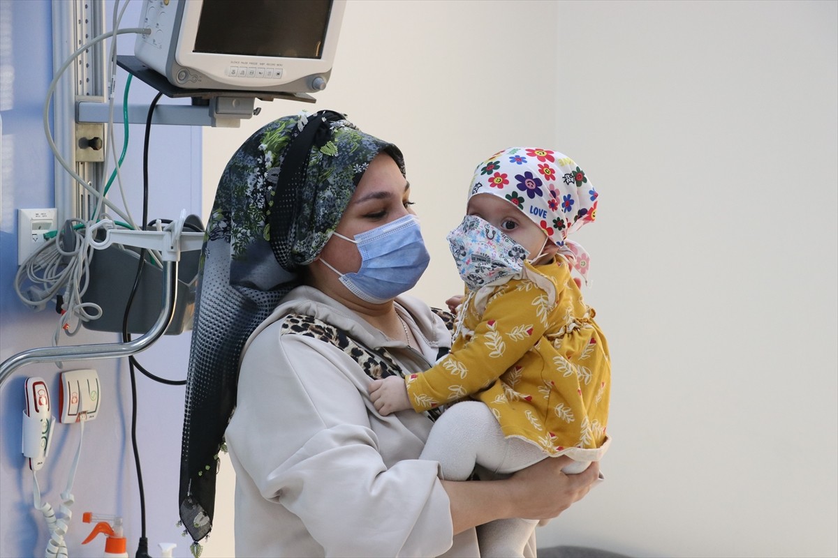 Doğuştan savunma sistemi olmadığı için enfeksiyon nedeniyle ölüm riski bulunan 8 aylık Asel Lina...