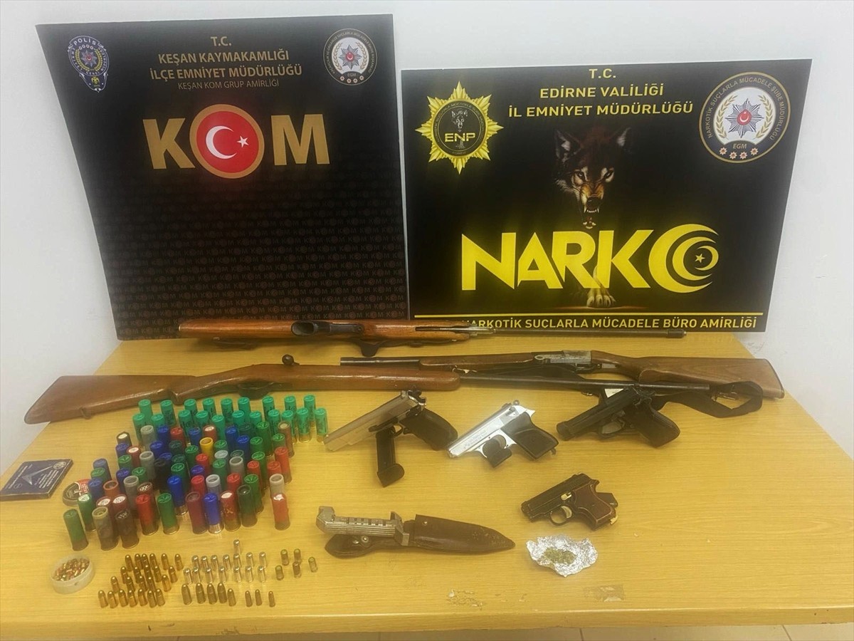 Edirne'nin Keşan ilçesinde düzenlenen uyuşturucu operasyonunda 20 şüpheli gözaltına alındı. Polis...