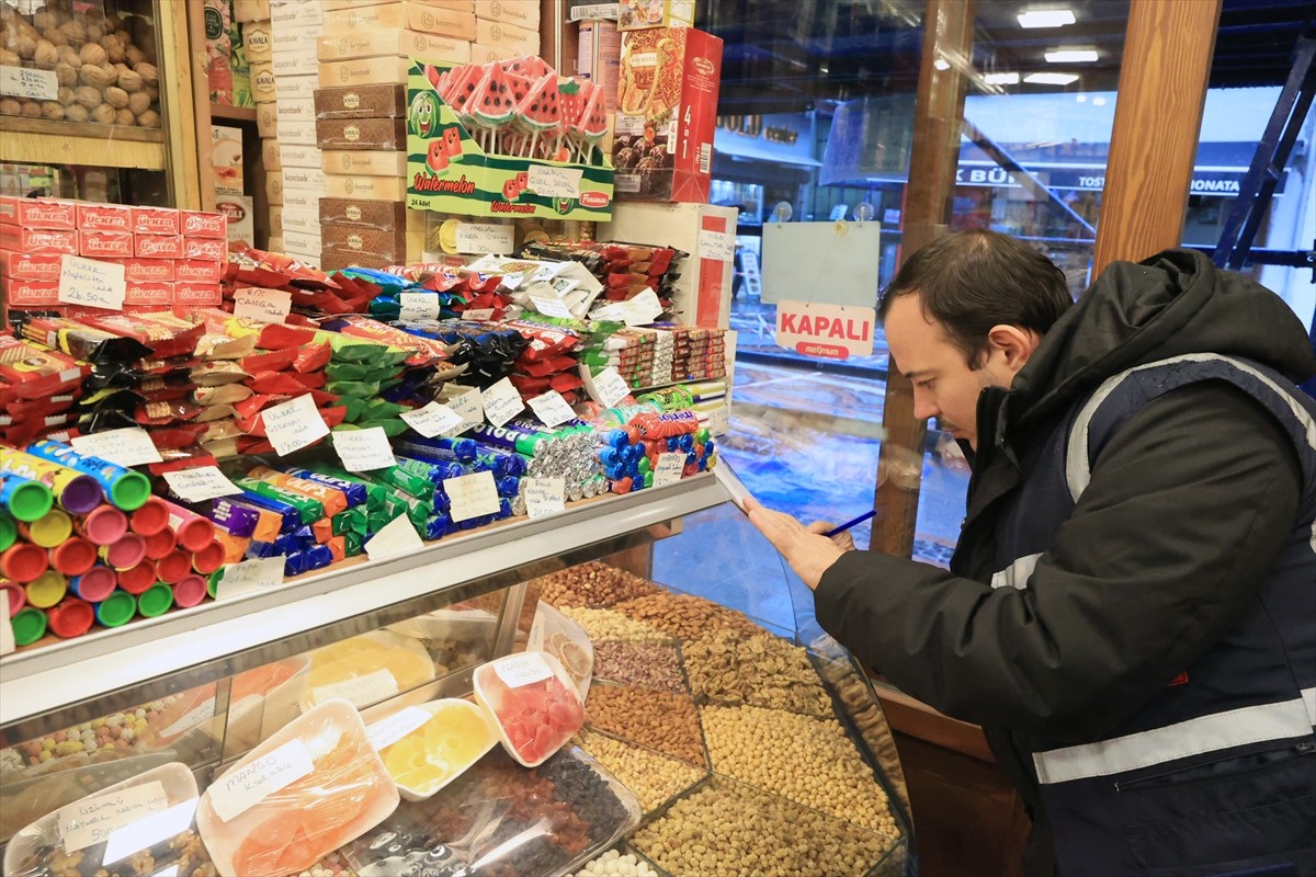 Edirne Ticaret Müdürlüğü ekipleri, kent merkezi ile ilçelerdeki marketler, kuruyemişçiler...