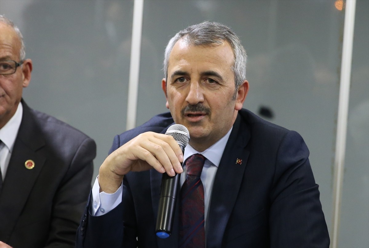 Edirne Valisi Yunus Sezer, kentte kurulum çalışmaları devam eden organize sanayi bölgelerinin...