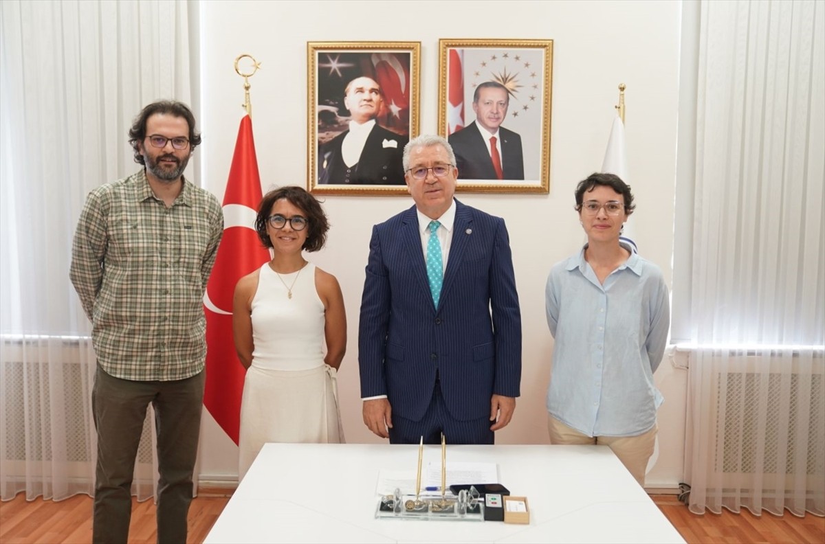 Ege Üniversitesi (EÜ) Fen Fakültesi Biyoloji Bölümü Öğretim Üyesi Doç. Dr. Rengin Özgür Uzilday'ın...