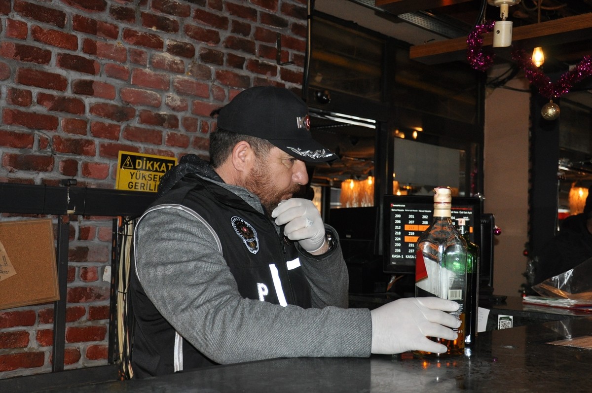 Eskişehir'de, yılbaşı öncesi kaçak ve sahte alkol satışının önüne geçilebilmesi amacıyla Valilik...