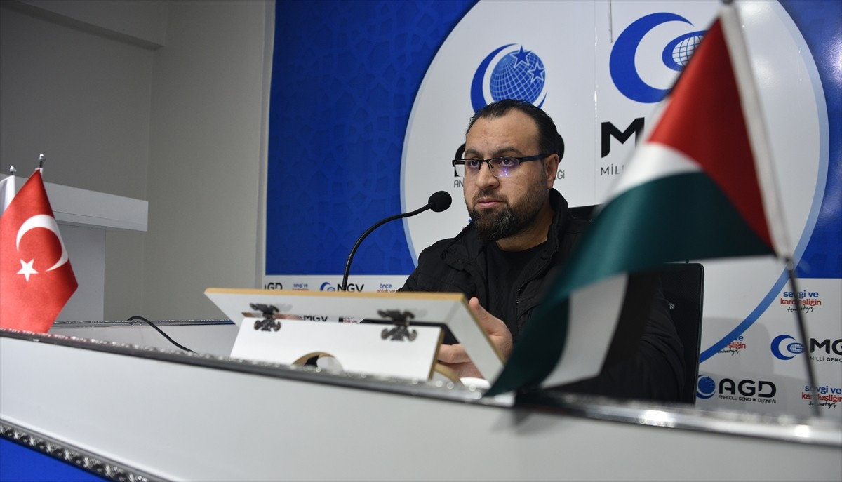 Gazze'nin Han Yunus kentinde bir süre gönüllü olarak çalışan çocuk cerrahi uzmanı operatör doktor...