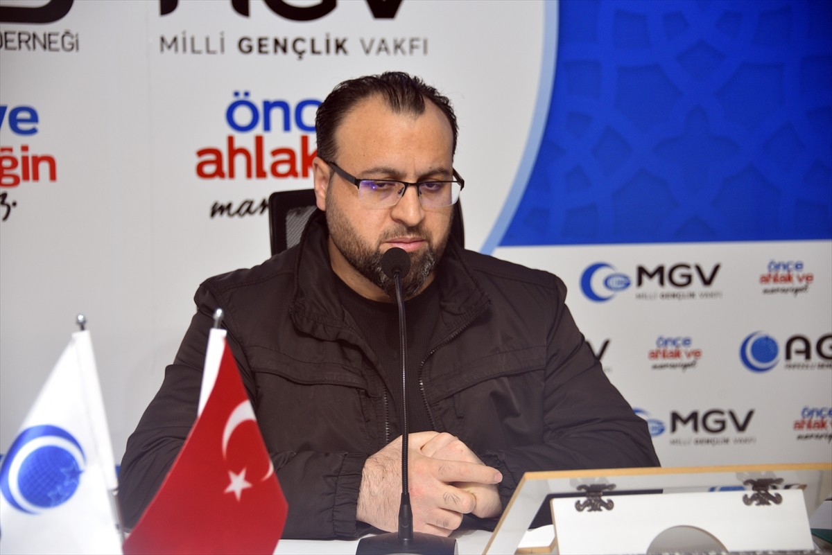 Gazze'nin Han Yunus kentinde bir süre gönüllü olarak çalışan çocuk cerrahi uzmanı operatör doktor...