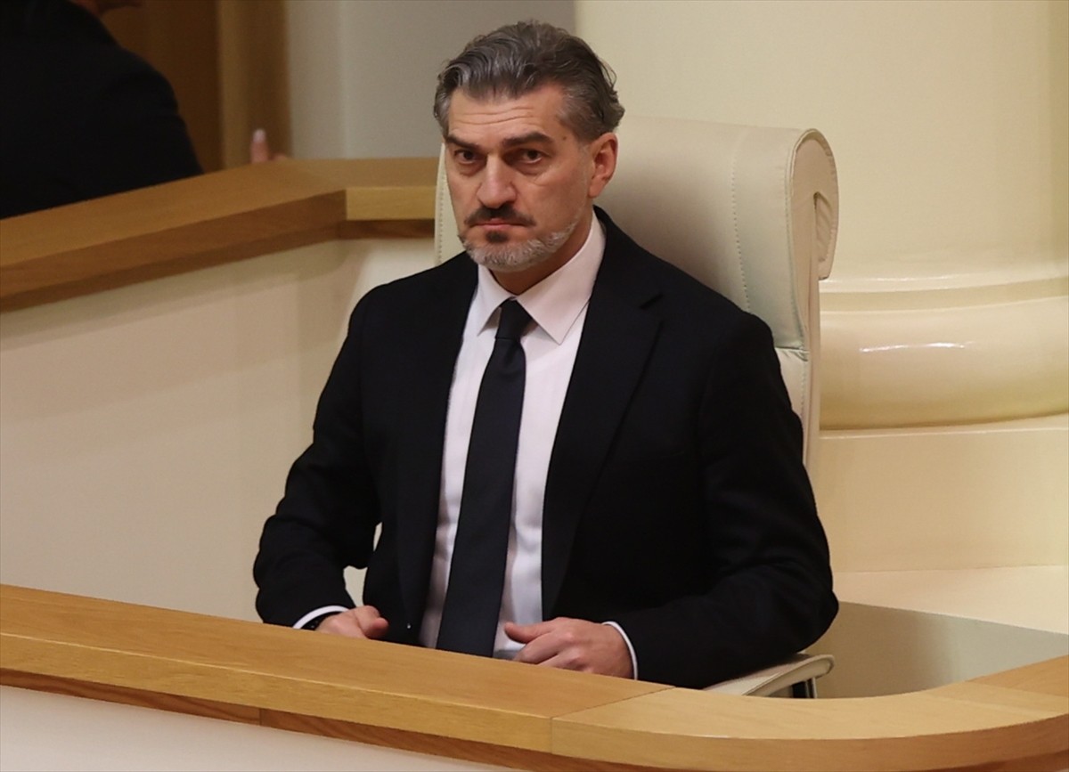 Gürcistan Milli Futbol Takımı formasını 1992-2002 yıllarında giyen ve 2016'dan beri milletvekilli...