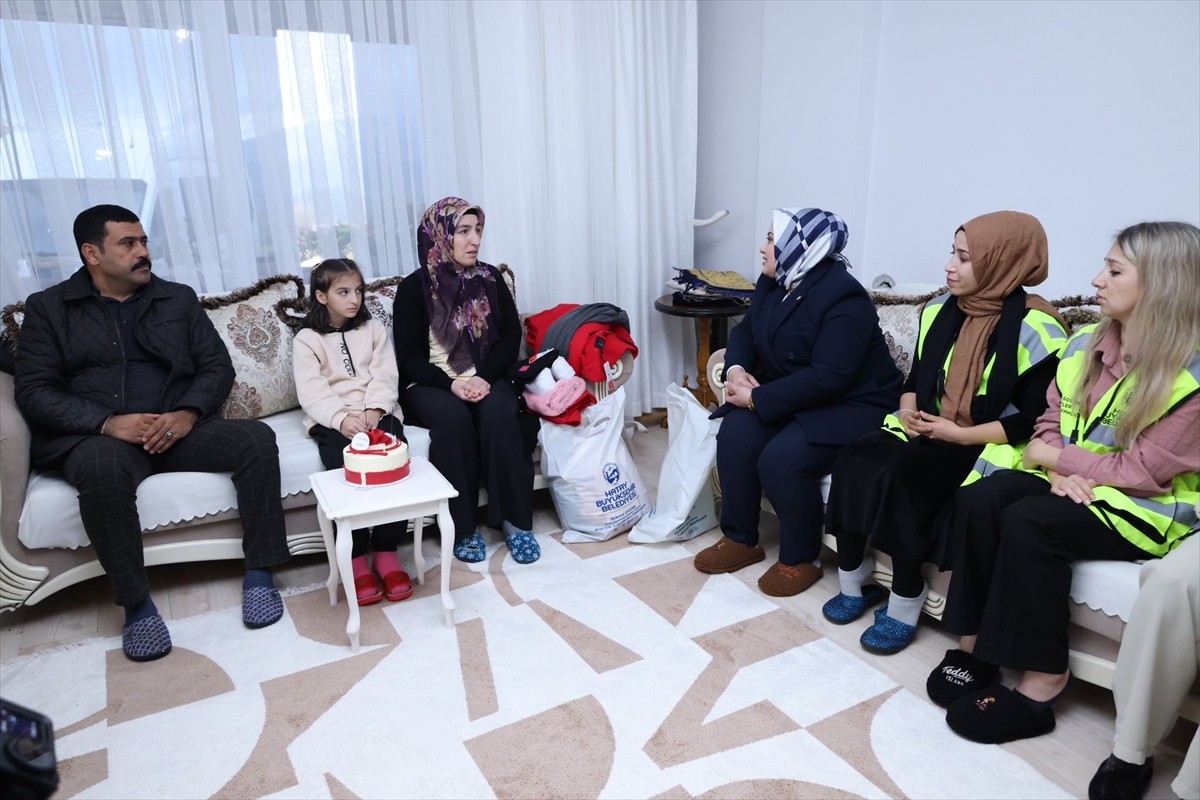 Hatay Büyükşehir Belediyesi ekipleri, depremde babası ve 2 kardeşini kaybeden çocuk için sürpriz...