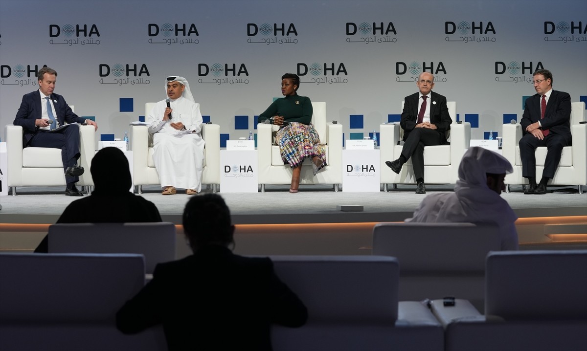 Hazine ve Maliye Bakanı Mehmet Şimşek (sağ 2), Katar'ın başkenti Doha'da düzenlenen ve Anadolu...