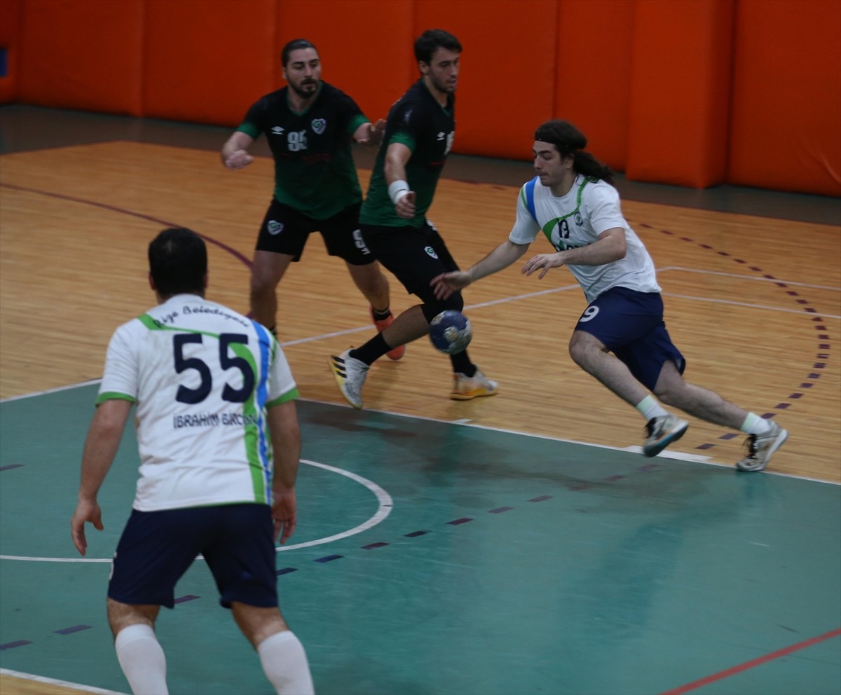 Hentbol HDI Sigorta Erkekler Türkiye Kupası B Grubu'nda Güneysuspor ile Rize Belediyespor Güneysu...