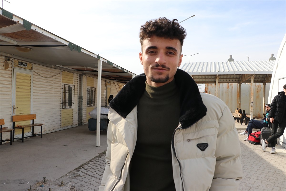 İç savaş sırasında Türkiye'ye sığınan Suriyelilerin 61 yıllık Baas rejiminin devrilmesi sonrasında...