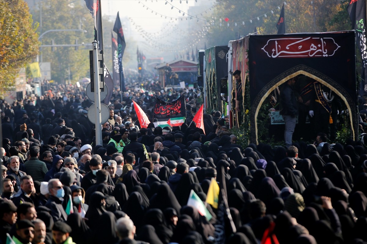 İran-Irak Savaşı'nda hayatını kaybeden ve naaşlarına yaklaşık 36 yıl sonra ulaşılan 300 İran...