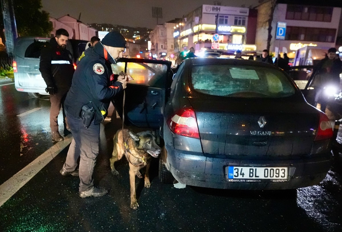 İstanbul Emniyet Müdürlüğü ekiplerince, suçla mücadele kapsamında faillerin tespiti ve...