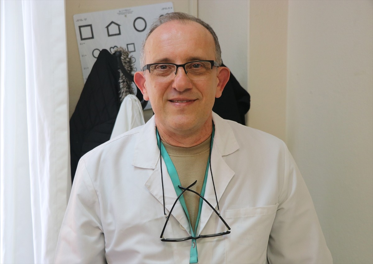 İzmir Balçova 3 Nolu Korutürk Aile Sağlığı Merkezi'nde görevli Aile Hekimi Dr. Ahmet Birtan İriz...