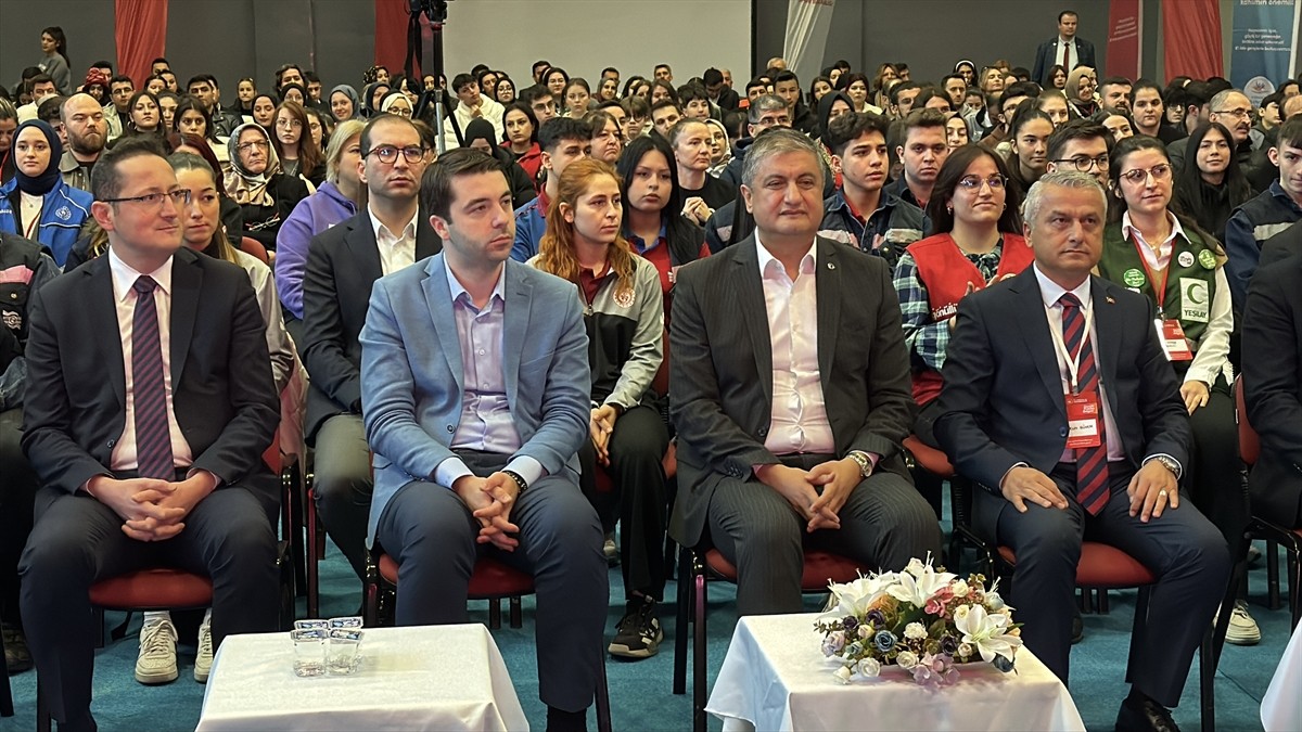 Karabük'te Gençlik ve Spor Bakanlığınca "Gençlik Politika Belgesi Vizyon Çalıştayı"...