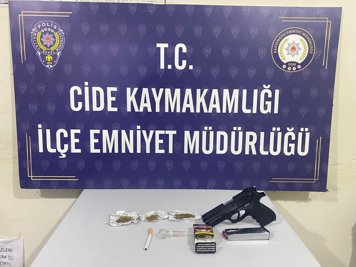 Kastamonu'nun Cide ilçesinde uyuşturucuyla yakalanan 2 kişi tutuklandı.