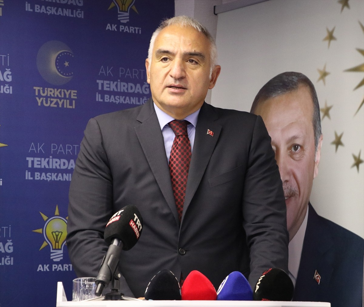 Kültür ve Turizm Bakanı Mehmet Nuri Ersoy, AK Parti Tekirdağ İl Başkanlığını ziyaret etti.