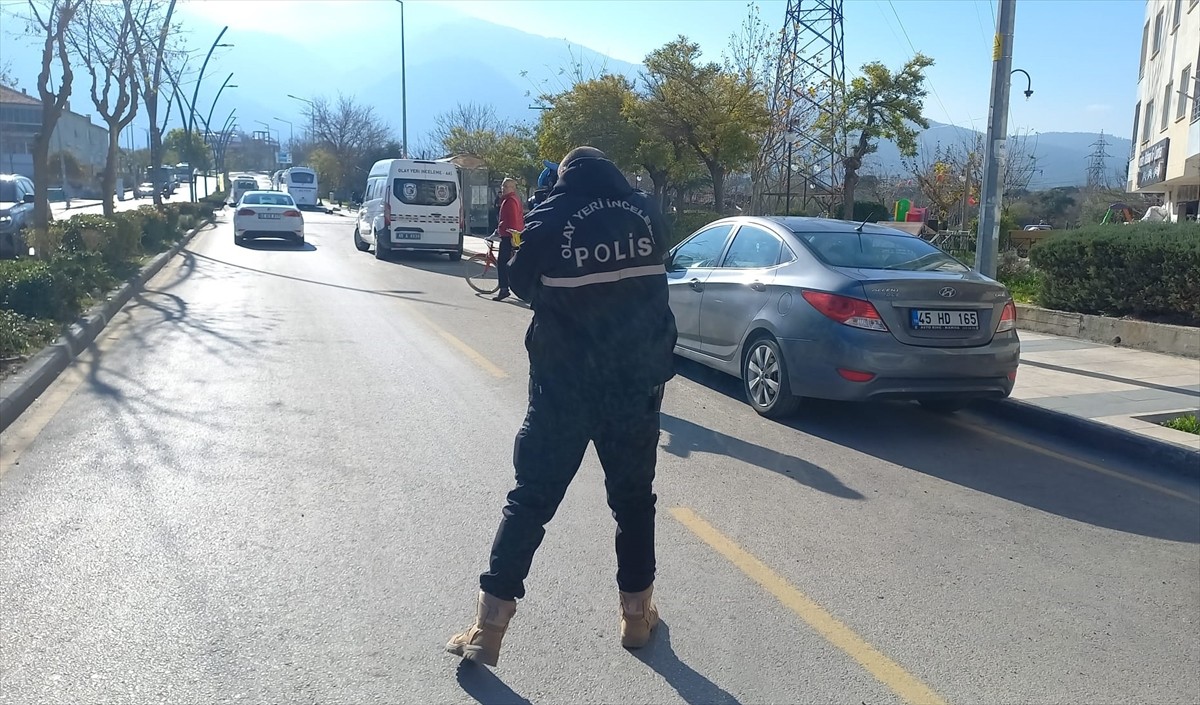 Manisa'nın Şehzadeler ilçesinde çıkan silahlı kavgada bir kişi ağır yaralandı. Olay yerine sağlık...