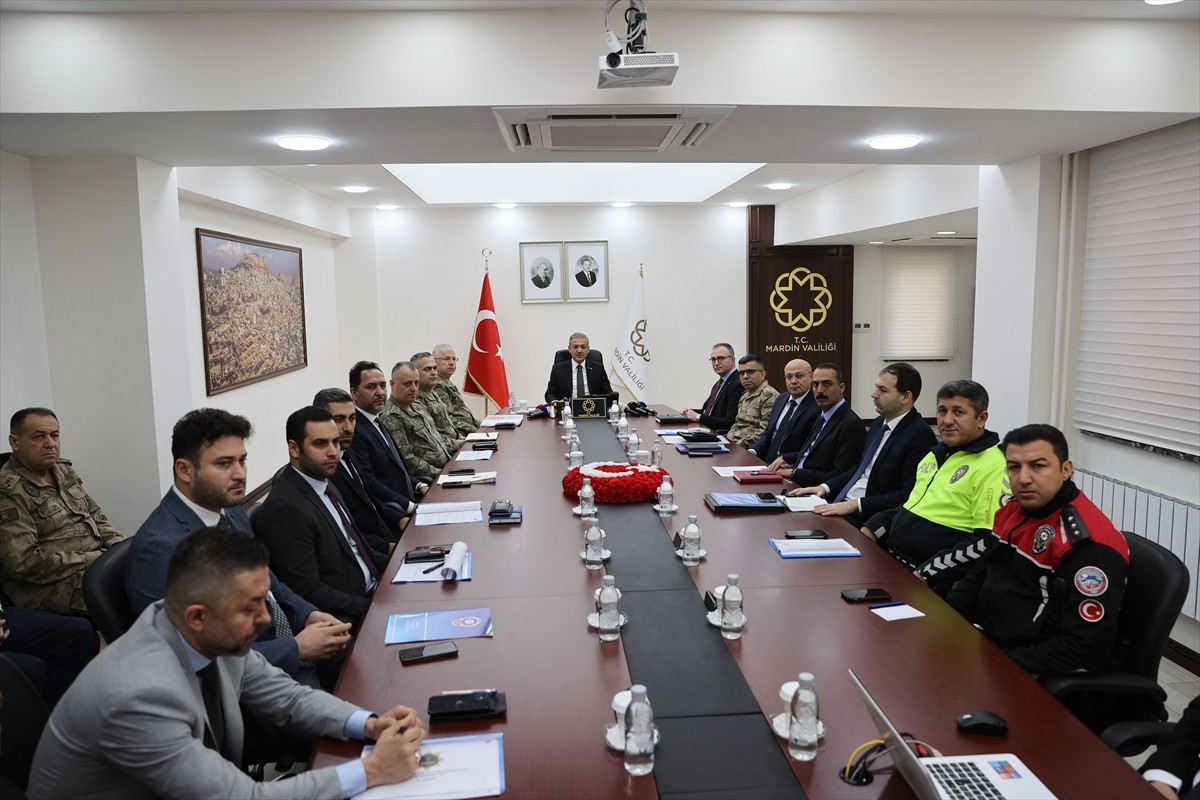 Mardin Valisi ve Büyükşehir Belediyesi Başkan Vekili Tuncay Akkoyun başkanlığında "Yeni Yıl Asayiş...