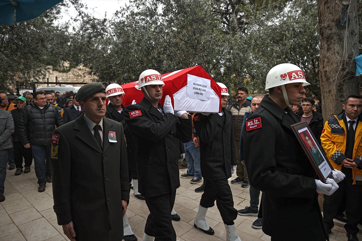 Muğla'daki ambulans helikopter kazasında hayatını kaybeden pilot Bayram Çiçek'in cenazesi...