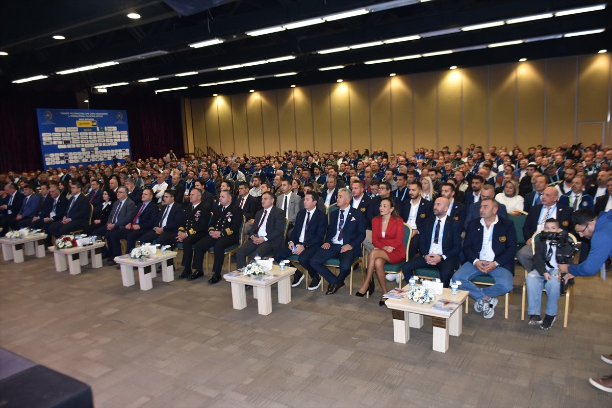 Muğla'nın Marmaris ilçesinde, Türkiye Yat Kaptanları ve Çalışanları Derneğince organize edilen "6....