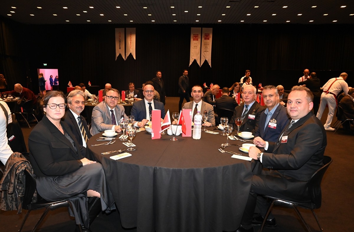 Sabancı Holding Enerji Grubu Başkanı Kıvanç Zaimler (solda), Antalya Sanayici ve İş İnsanları...