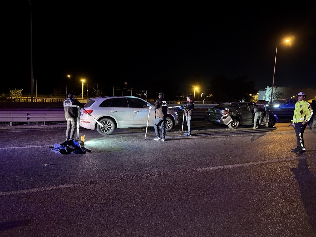 Samsun'da tartıştığı kadını silahla öldüren zanlı, polisten kaçarken araçta intihar etti. Polis...