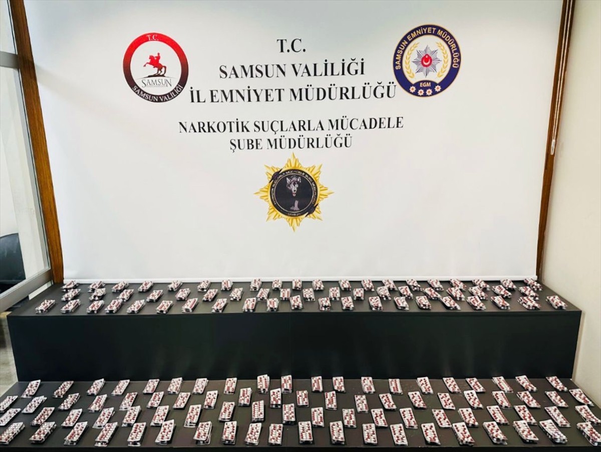 Samsun'un İlkadım ilçelerinde düzenlenen uyuşturucu operasyonunda 5 bin 320 sentetik ecza hapı ele...