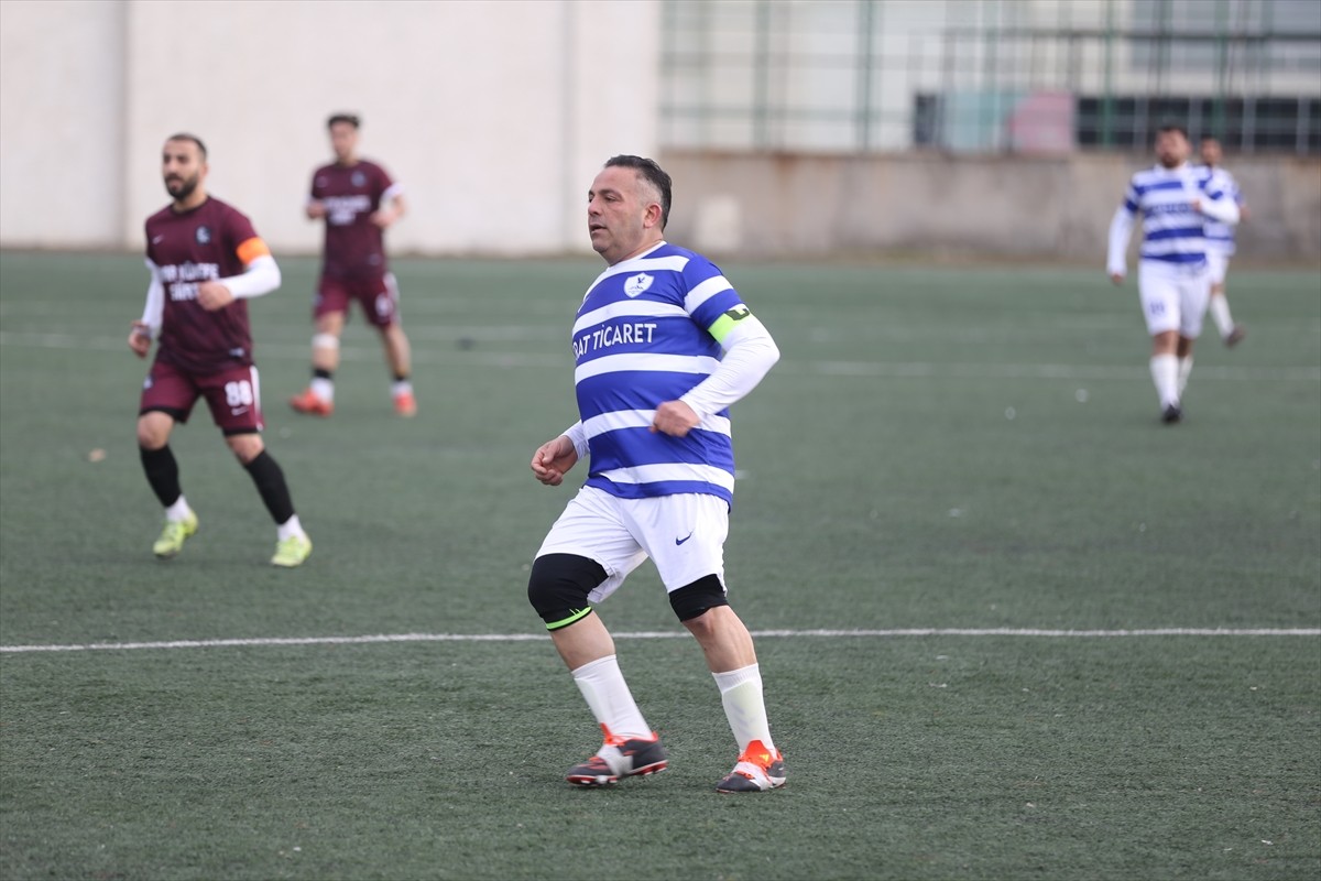 Siirt'te esnaflık yapan ve halı sahadaki performansıyla kentte "Mahmutspor" olarak tanınan Mahmut...