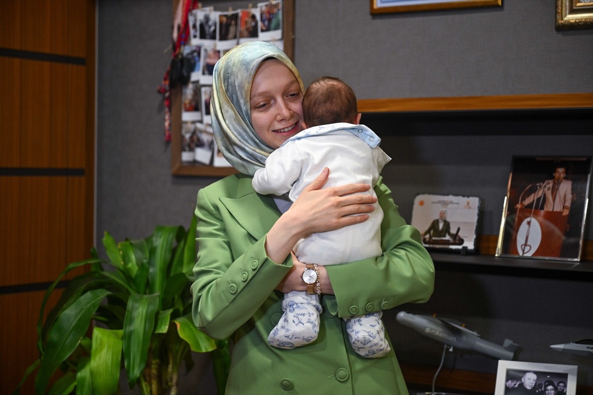 TBMM'nin en genç milletvekili olan AK Parti Ankara Milletvekili Zehranur Aydemir, Meclis'te bir...