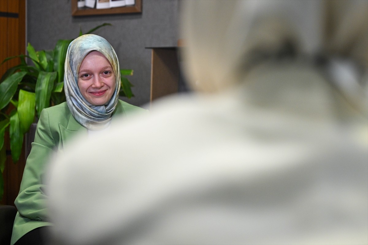 TBMM'nin en genç milletvekili olan AK Parti Ankara Milletvekili Zehranur Aydemir, Meclis'te bir...