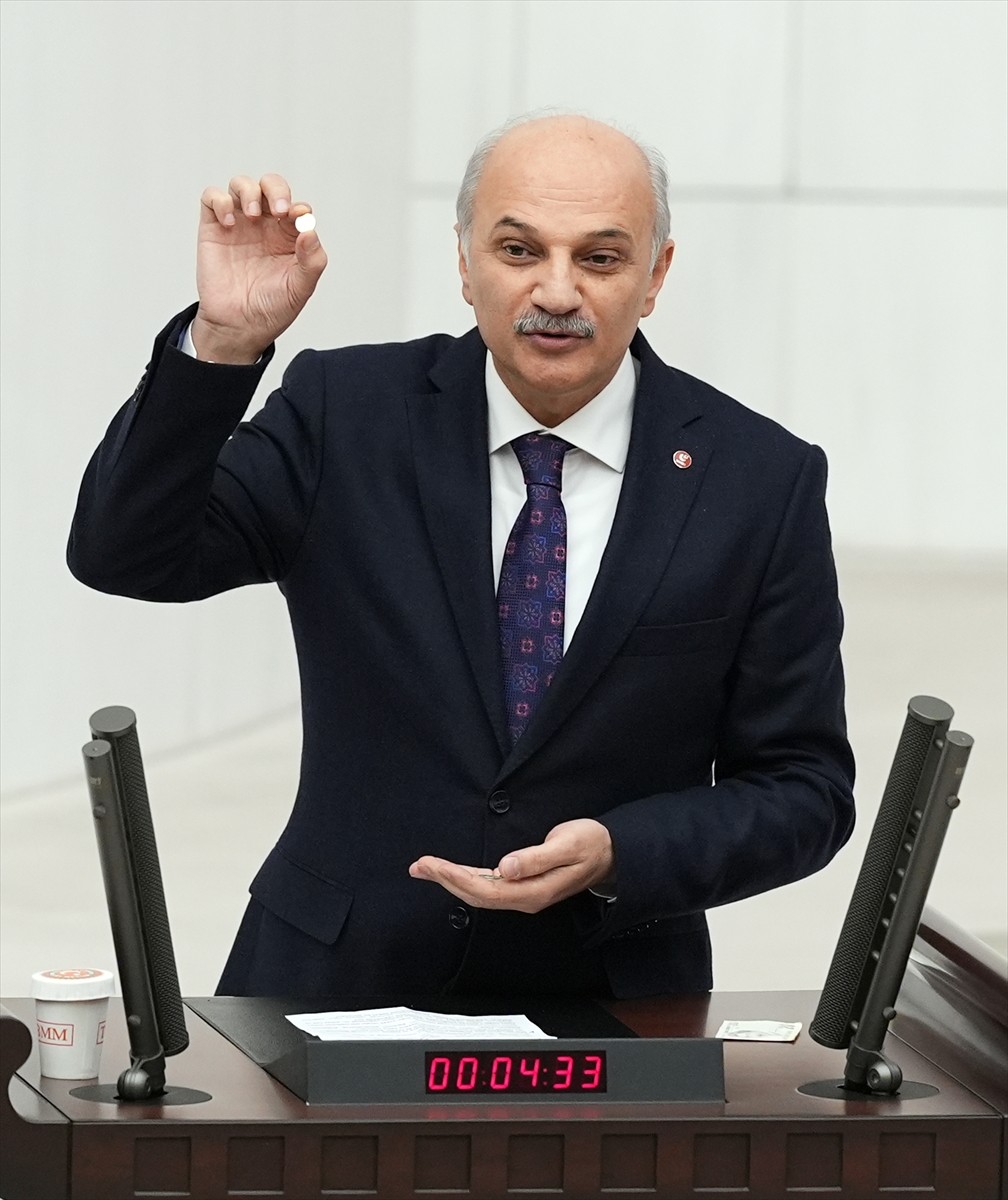 TBMM Genel Kurulunda Ticaret ile Hazine ve Maliye bakanlıklarının 2025 yılı bütçelerinin...