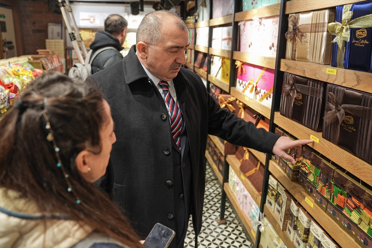 Ticaret Bakanlığı ekipleri, asgari ücretin açıklanması sonrası ve yılbaşı öncesi denetimlerine...