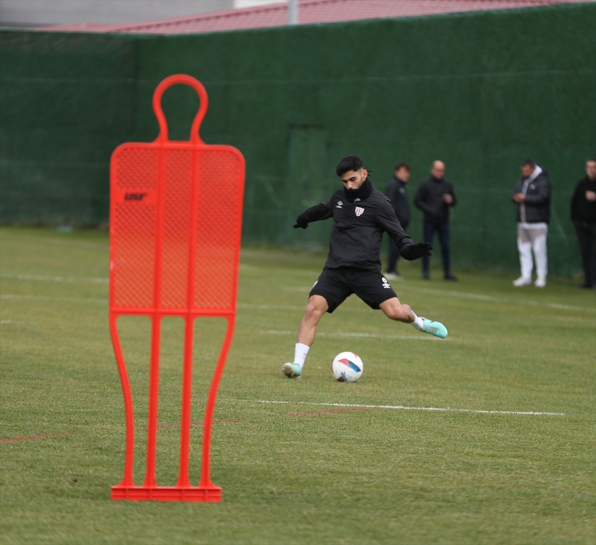 Trendyol 1. Lig'in 16. haftasında sahasında Gençlerbirliği ile karşılaşacak Teksüt Bandırmaspor...
