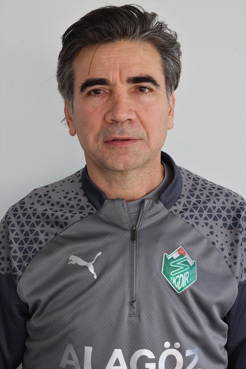 Trendyol 1. Lig ekiplerinden Alagöz Holding Iğdır FK, teknik direktörlük görevine Osman Özköylü'yü...